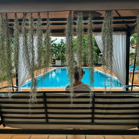 Riviera Hotel & Resort Kep Exterior photo